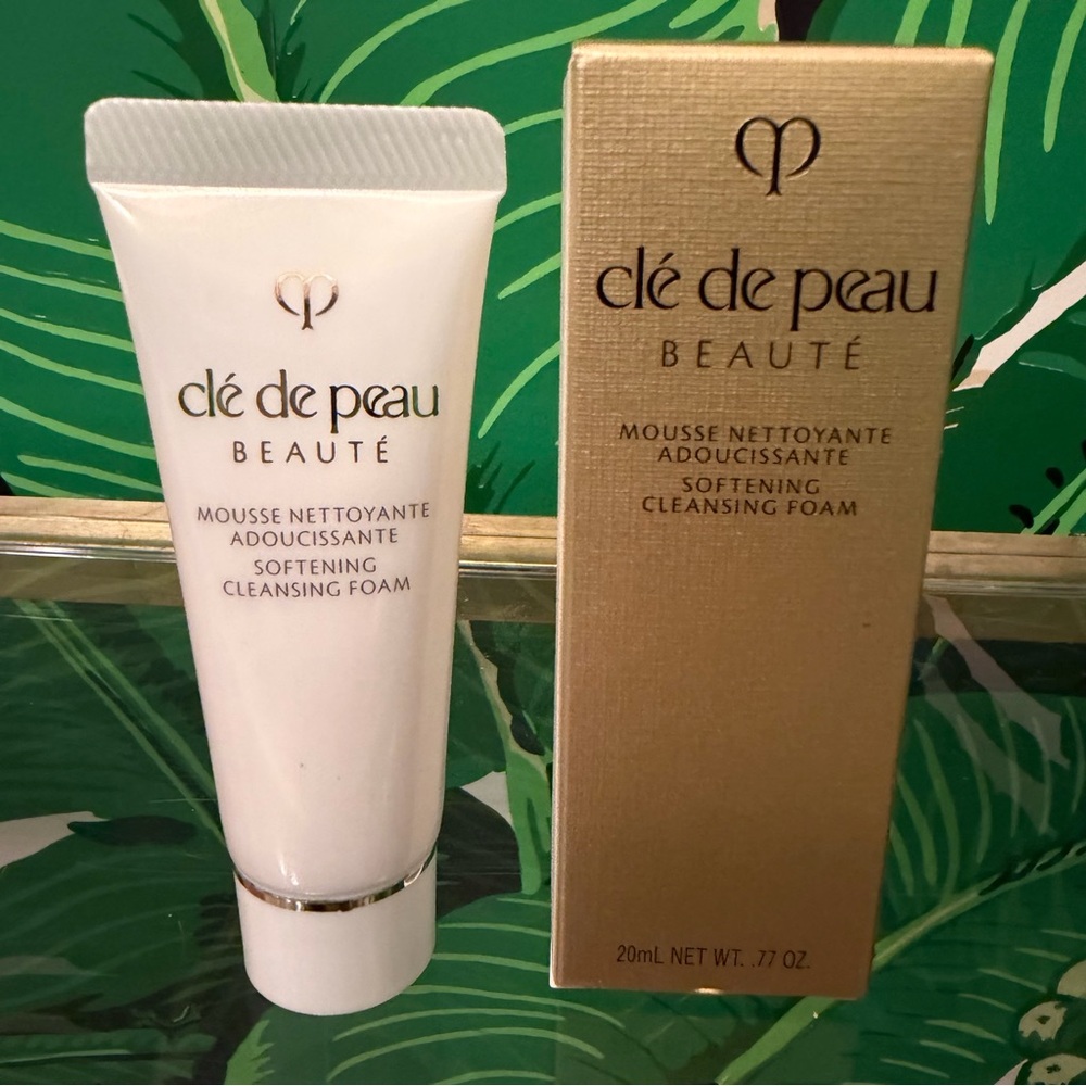 NWT Cle de Peau Softening Cleansing Foam 20mL Mini